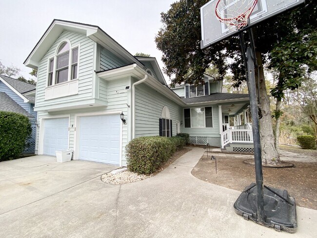 Building Photo - Moss Creek Home with a Gorgeous Water View!