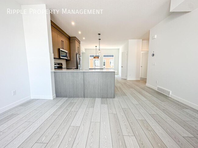 Photo du bâtiment - GREAT 4 BEDS/ 2.5 BATHS TOWNHOUSE IN THE COMMUNITY OF CREEKSTONE