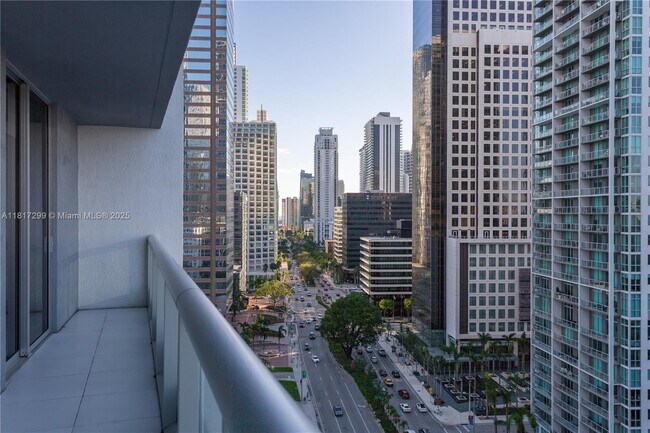Building Photo - 485 Brickell Ave