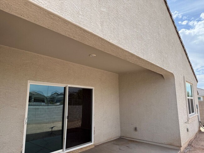 Building Photo - 1060 W Castle Ct