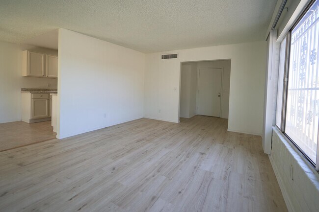 Building Photo - 3410 S Mann Ave