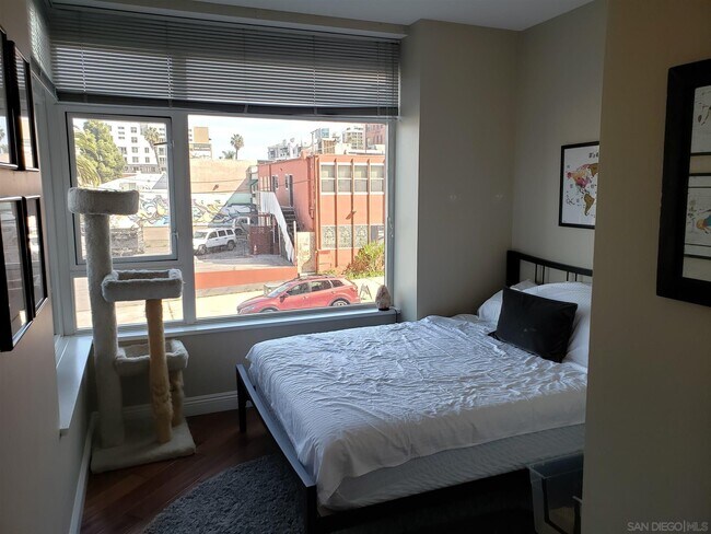 Foto del edificio - 475 Redwood St