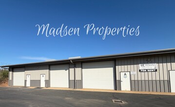 Building Photo - 1115 E Ewald Ct
