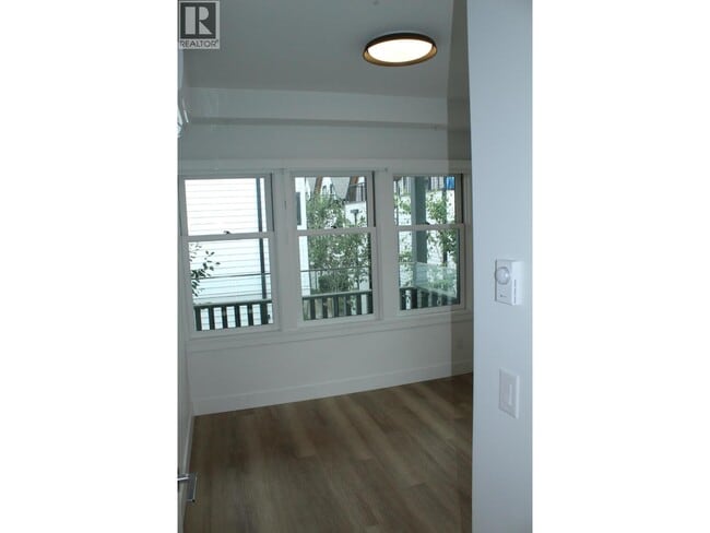 Building Photo - 1306 Laval Square