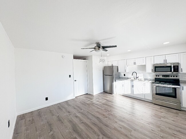 Building Photo - 1110 E Highland Ave