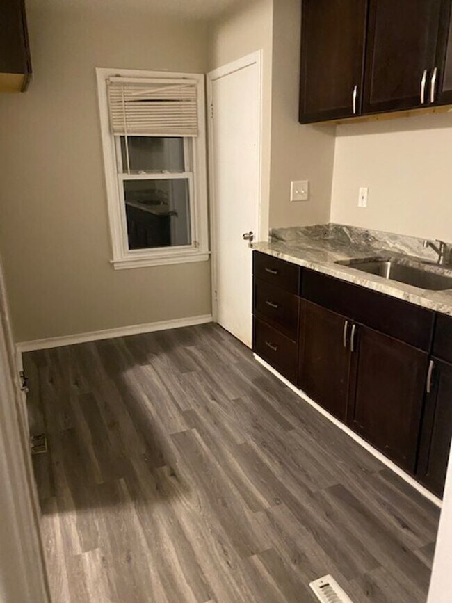 Building Photo - Amazing 3 bedroom brick bungalow