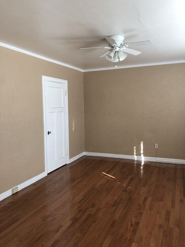 n.º 105 Sala de estar - Windemere Court Apartments