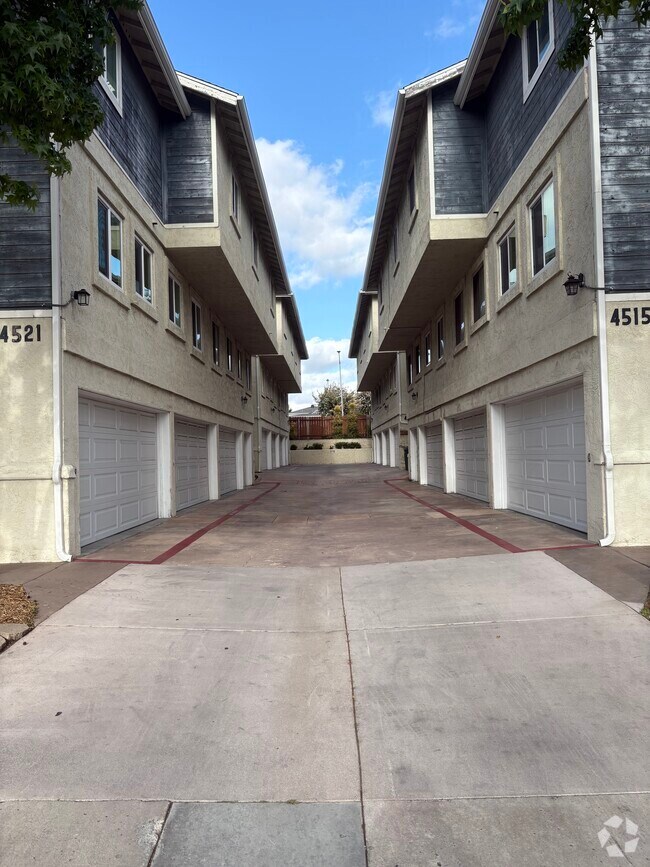 Building Photo - 4517 College Way