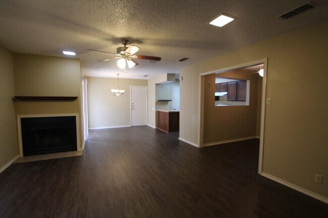 Foto del edificio - Garrett Duplex 8302/8304