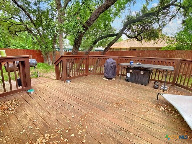 Building Photo - 2009 Ridge View Dr
