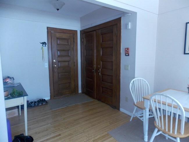 Photo - 216 Campbell St