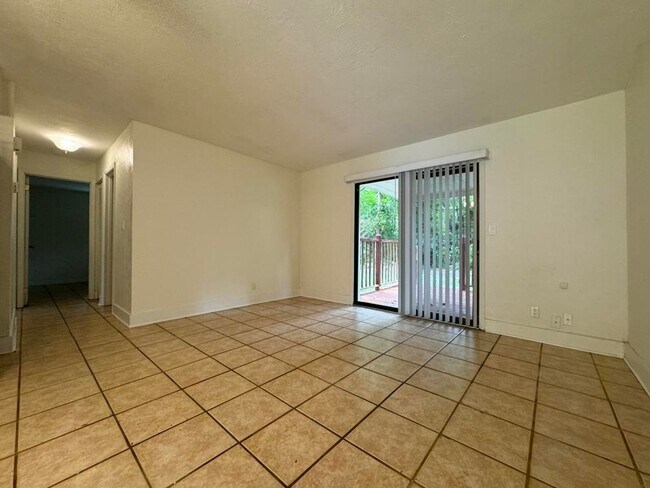 Foto del edificio - 281 Tropical Ln