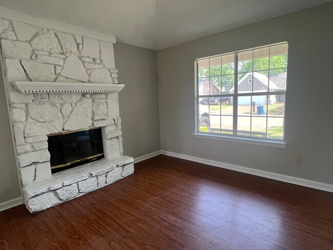 Foto del edificio - 7042 Brady Hill Dr