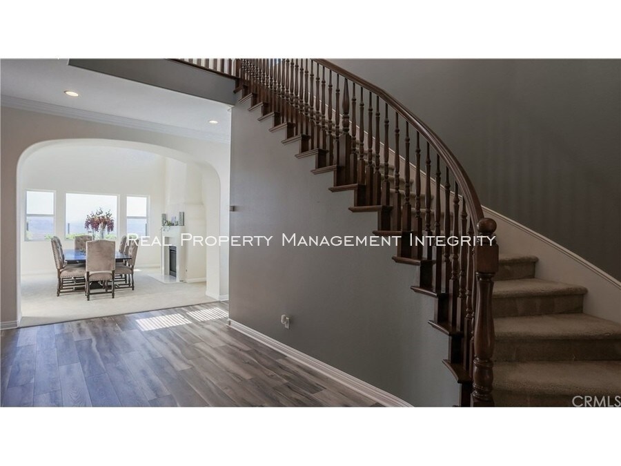 Building Photo - Stunning Executive Lake Hills Reserve Hills