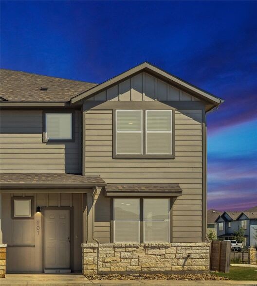 Foto del edificio - 705 Horseshoe Dr