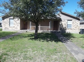 Building Photo - 701 Vassar Ct