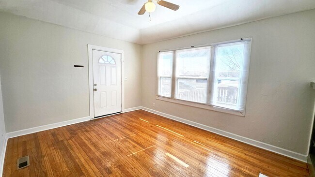 Building Photo - 1 Bed/1 Bath Near the Plaza District