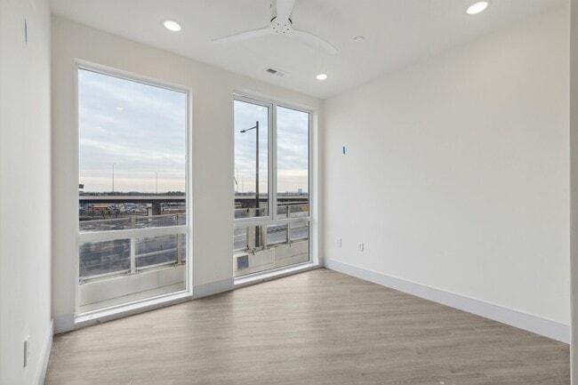 Foto del edificio - 1221 E Fletcher St