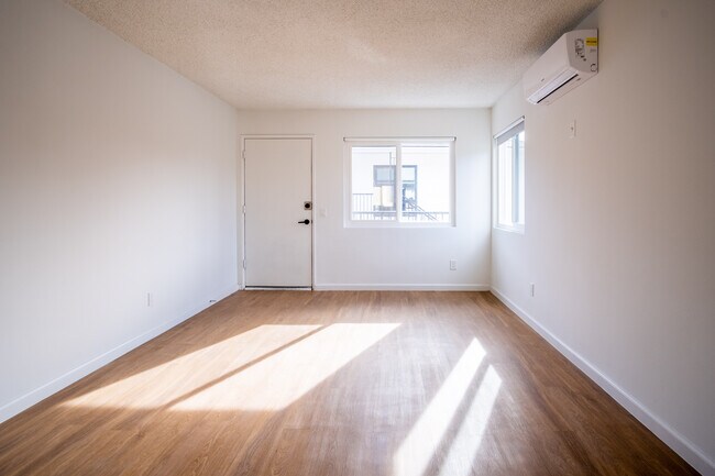 Building Photo - 4918 Maywood Ave