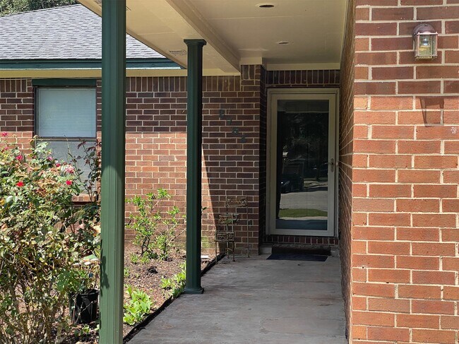 Building Photo - 2733 Davis Ave