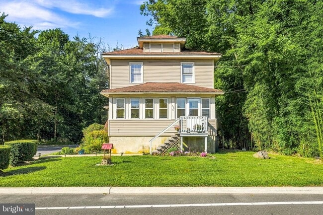 Building Photo - 208 Hartford Rd