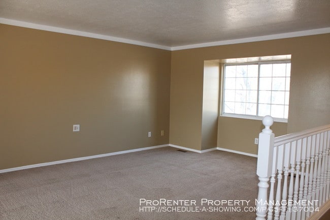 Building Photo - Great 4 Bed, 2 Bath Clearfield Home