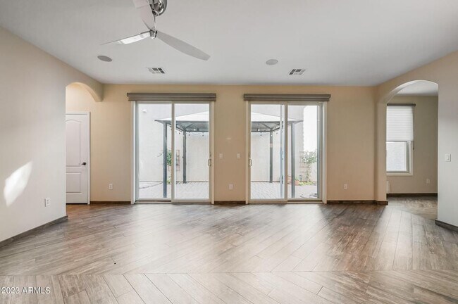 Foto del edificio - 3853 E Sabra Ln