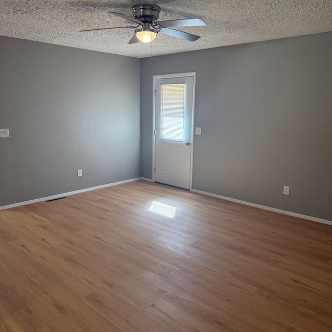 Building Photo - remodeled 3 bedroom 2 bathroom home