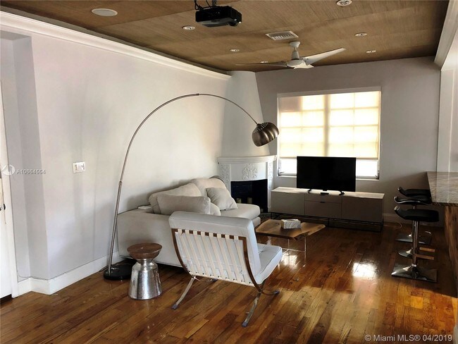 Foto del edificio - 610-618 SW 8th St