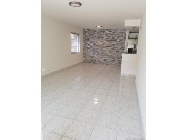 Foto del edificio - 5375 SW 40th Ave