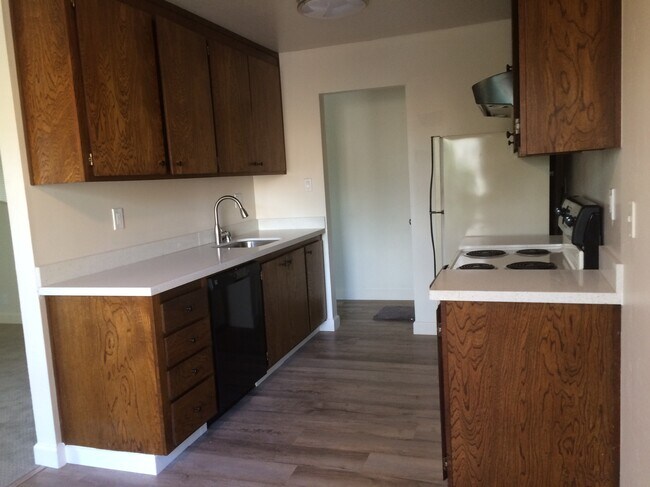 Kitchen and sink - 8985 Alcosta Blvd