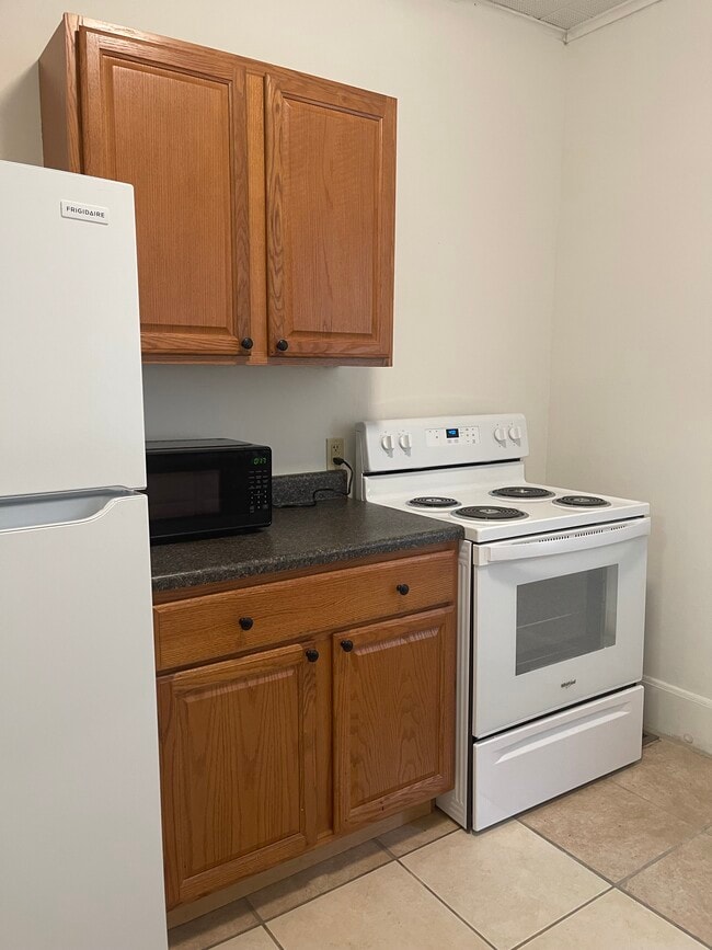 Kitchen - 323 Broad St