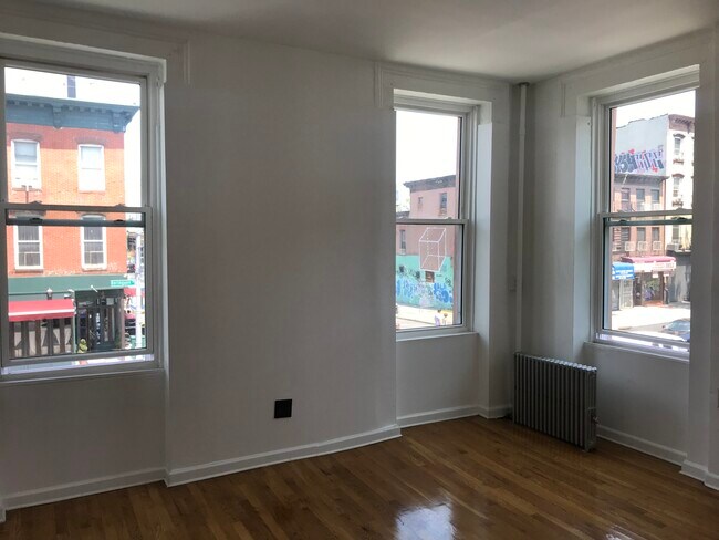 Building Photo - 500 Grand St