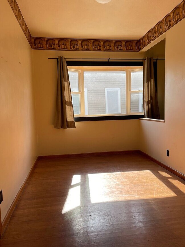 Foto del edificio - 4 Bedroom 2 bath House Available Now!!