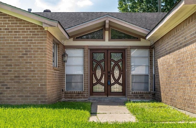 Building Photo - 13610 Twopenny Ln