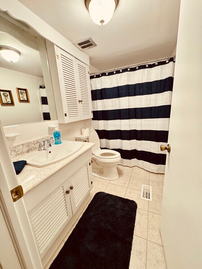 Building Photo - 7025 Carriage Hill Dr