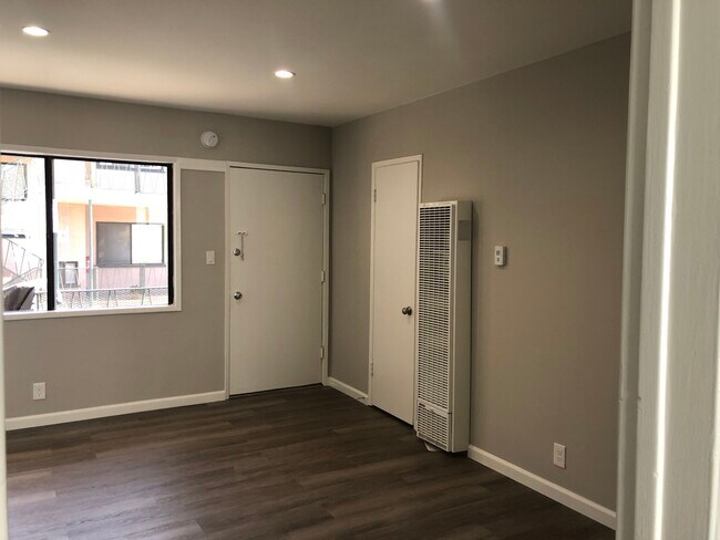 Building Photo - 612 Pico Blvd