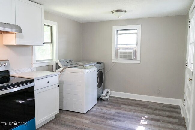 Building Photo - 203 Kensi Dr