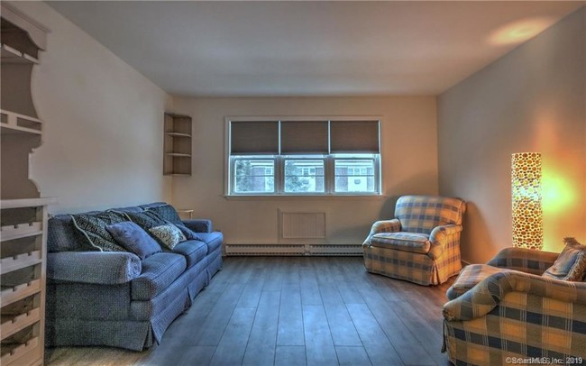 Building Photo - 4 Belair Dr