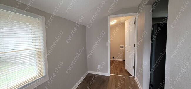 Building Photo - 6202 Greenacre Rd