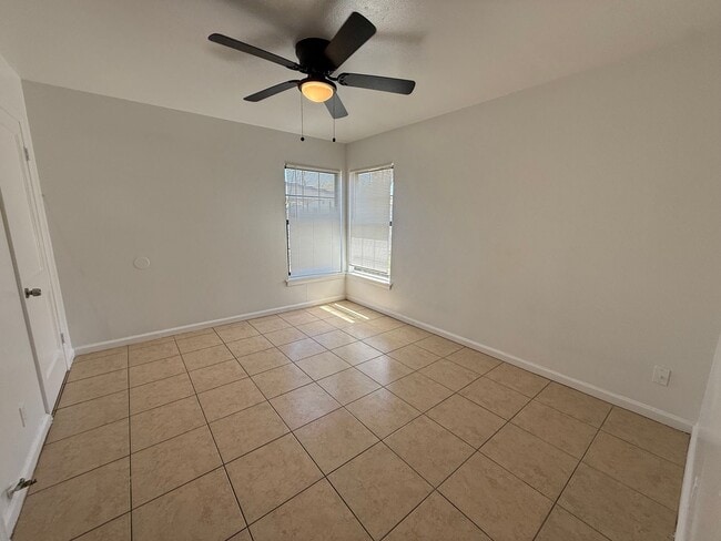 Building Photo - 368 Readwell Dr