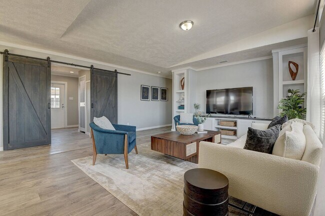 Building Photo - 1040 Monarch Dr