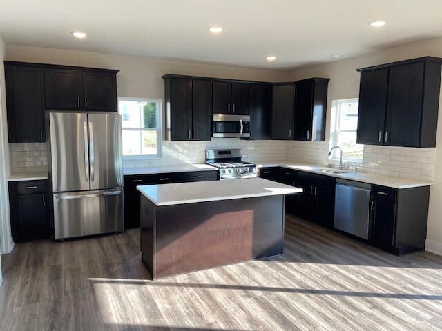 Building Photo - 682 Lambert Dr