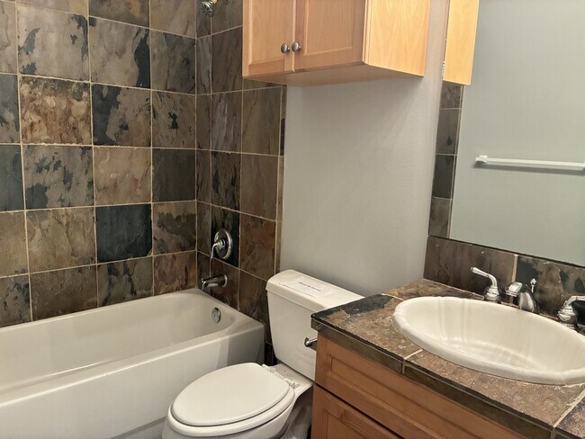 Foto del edificio - 1000 Columbus St