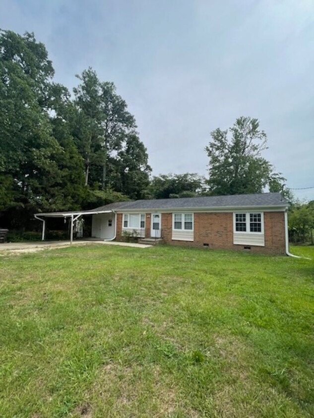 Foto principal - Single Level Rental in Sanford, NC - 3 Bed...