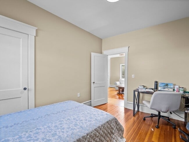 Building Photo - 306 Mott St