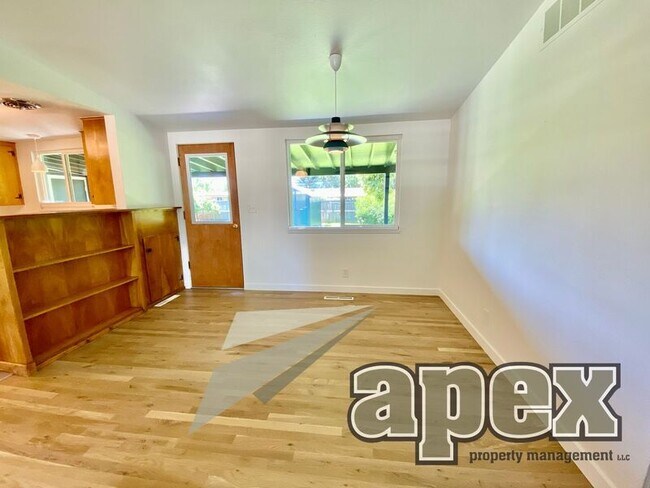 Building Photo - 6933 Brentwood Dr