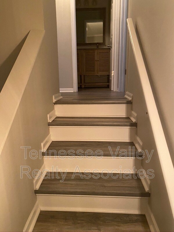 Foto del edificio - 810 Highland Dr
