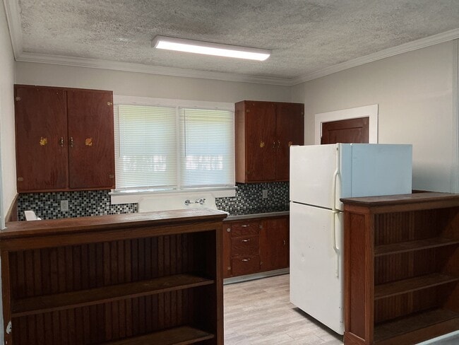 Building Photo - 405 N 16th Ave