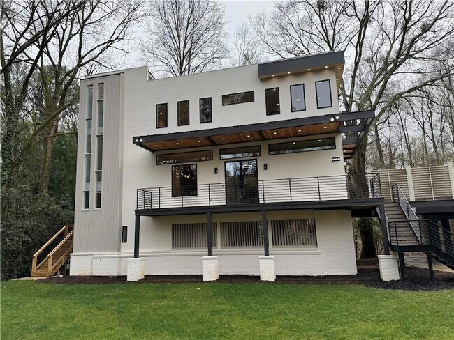Foto del edificio - 942 Peachtree Battle Cir NW